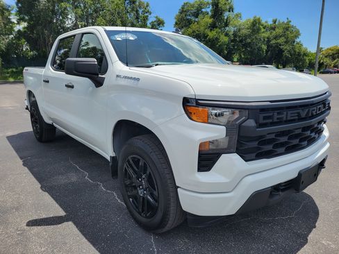 Used 2022 Chevrolet Silverado 1500 Custom AWD/4WD image 3