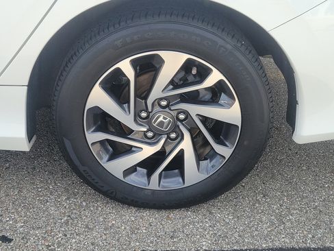 Used 2018 Honda Civic EX image 5
