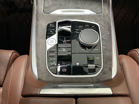 Used 2025 BMW X7 M60i w/ Climate Comfort Package AWD/4WD image 23