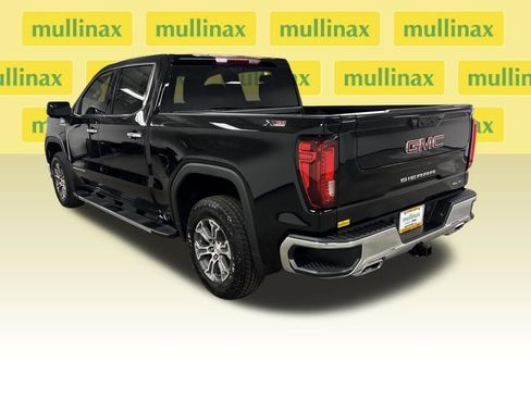 New 2026 GMC Sierra 1500 SLT image 16