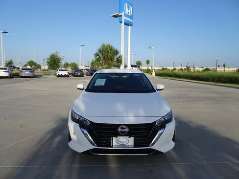 Used 2025 Nissan Sentra SV w/ Trunk Package FWD image 2
