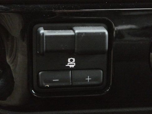 Used 2024 GMC Sierra 2500 SLE w/ SLE Convenience Package image 13