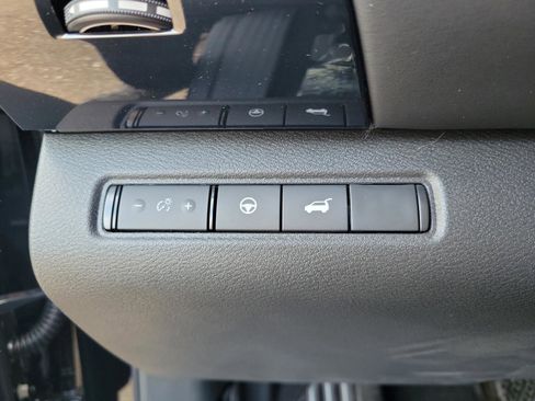 New 2025 Nissan Pathfinder SV image 25