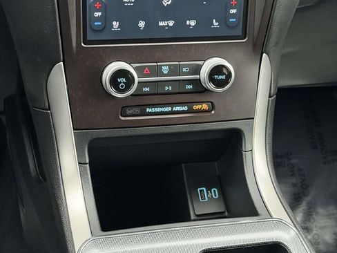 Used 2021 Ford Edge SEL w/ Convenience Package image 18