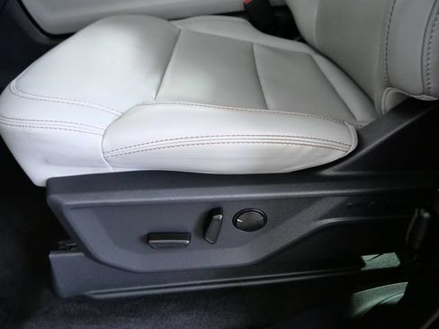 Used 2025 Ford Expedition Active AWD/4WD image 17