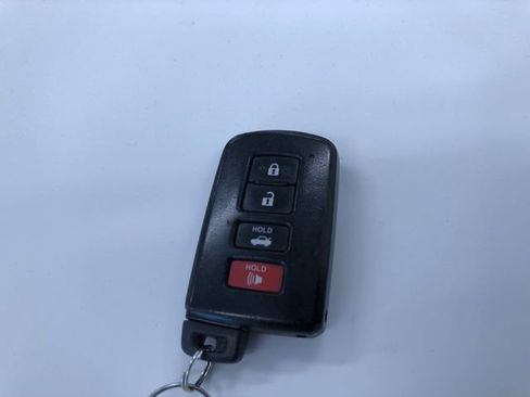 Used 2013 Toyota Camry XLE w/ Leather Pkg FWD image 32