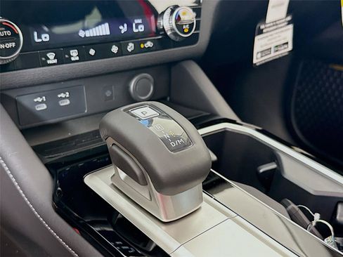 New 2025 Mitsubishi Outlander SE image 17