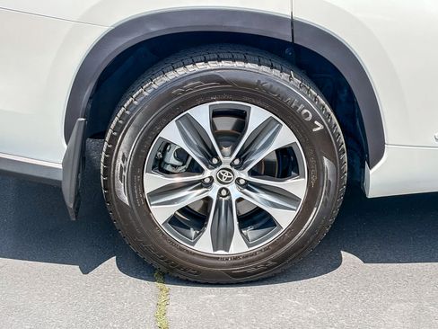 Used 2021 Toyota Highlander XLE FWD image 10