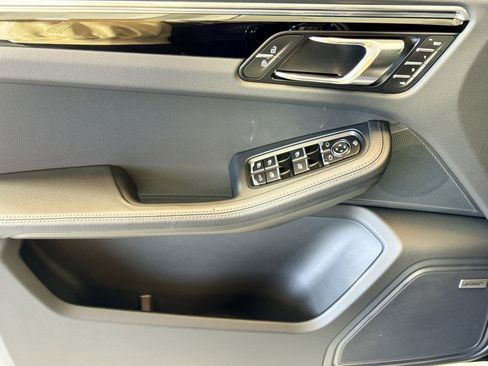 Certified 2026 Porsche Macan AWD/4WD image 11