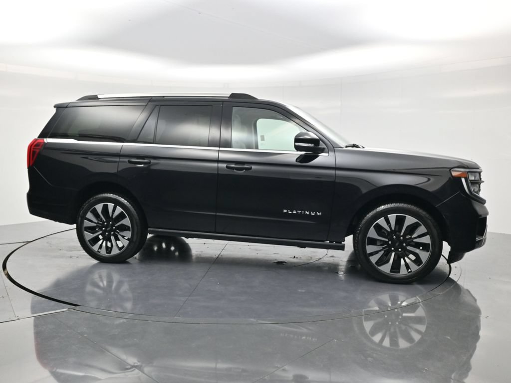 Used 2025 Ford Expedition Platinum w/ Driver's Package AWD/4WD image 4