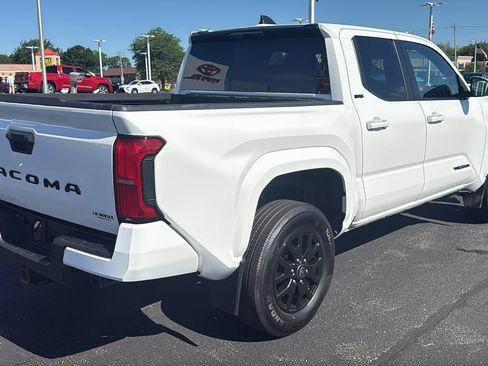 Used 2024 Toyota Tacoma SR5 AWD/4WD image 7