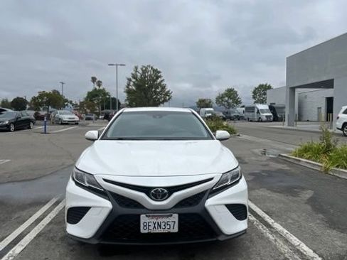 Used 2018 Toyota Camry SE FWD image 5