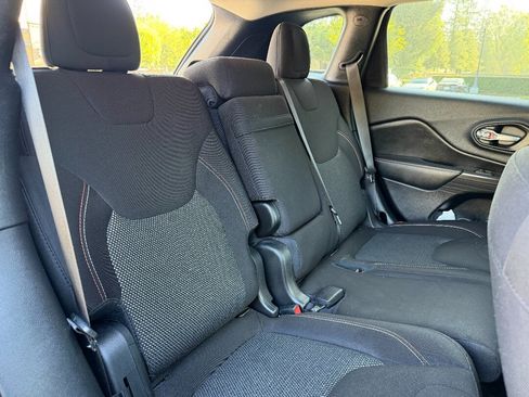 Used 2016 Jeep Cherokee 75th Anniversary FWD image 18