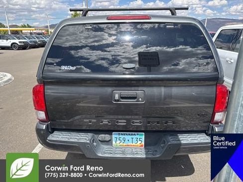 Used 2017 Toyota Tacoma TRD Sport AWD/4WD image 5