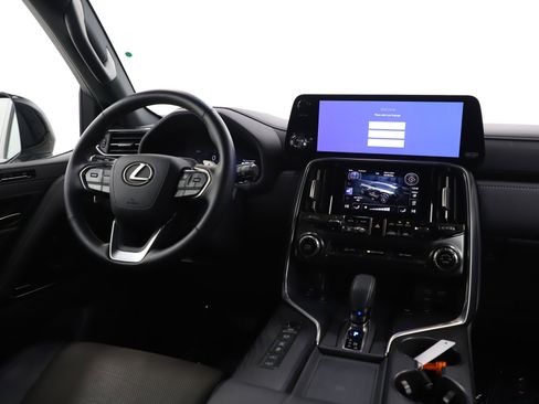 Used 2025 Lexus LX 700h Overtrail AWD/4WD image 17