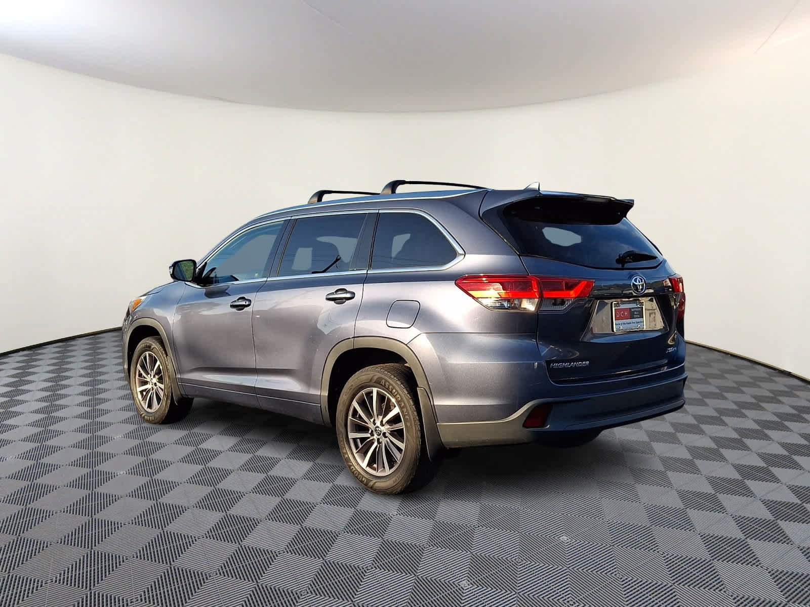 Used 2018 Toyota Highlander XLE AWD/4WD image 7