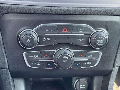 Used 2023 Dodge Charger SXT RWD image 5