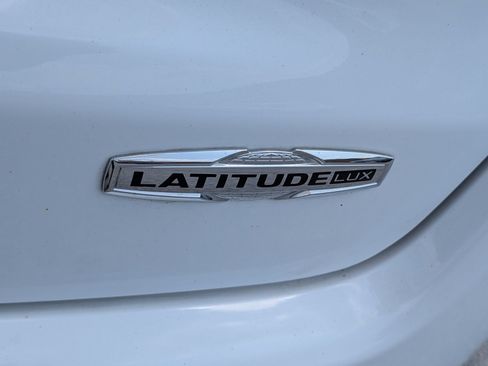 Used 2022 Jeep Compass Latitude AWD/4WD image 10
