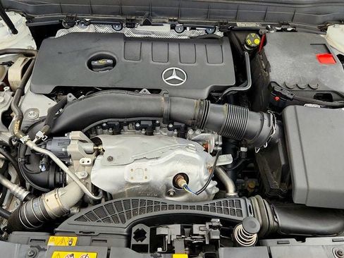 Used 2023 Mercedes-Benz GLB 250 4MATIC w/ Premium Package image 25