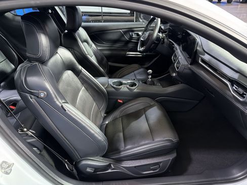 Used 2025 Ford Mustang GT Premium RWD image 26
