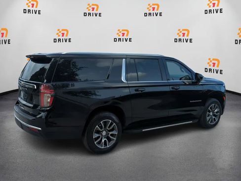 Used 2022 Chevrolet Suburban LT image 5