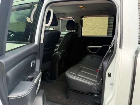 Used 2018 Nissan Titan PRO-4X w/ Pro-4x Convenience Package AWD/4WD image 29