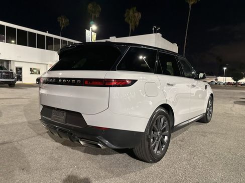 Used 2025 Land Rover Range Rover Sport SE AWD/4WD image 3