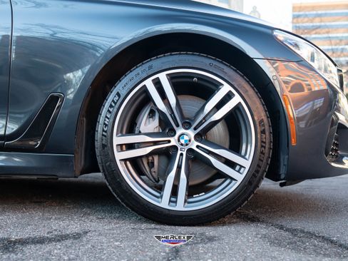 Used 2019 BMW 750i xDrive w/ Executive Package image 9