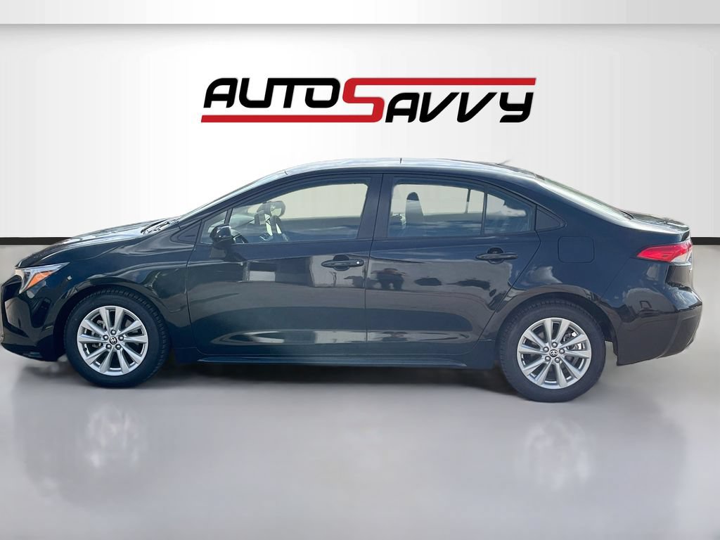 Used 2025 Toyota Corolla LE w/ LE Premium Package FWD image 4