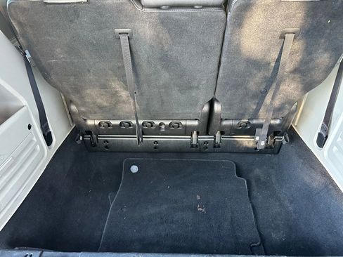 Used 2016 Chrysler Town & Country Touring image 24