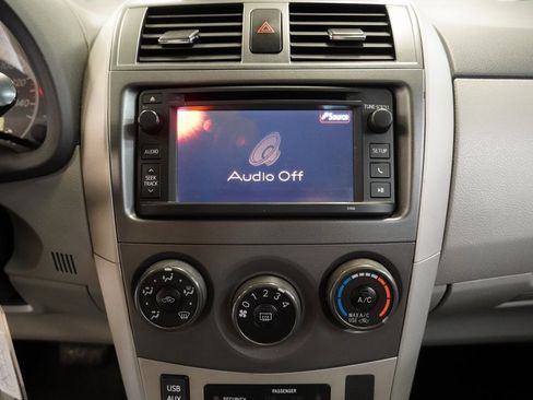 Used 2013 Toyota Corolla LE image 7