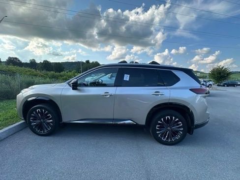 Used 2025 Nissan Rogue Platinum w/ Platinum Premium Package AWD/4WD image 16