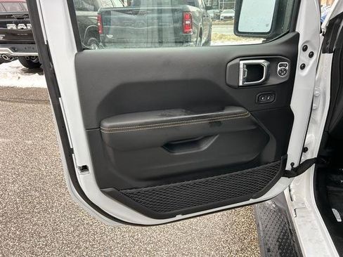 New 2025 Jeep Gladiator Sport image 10