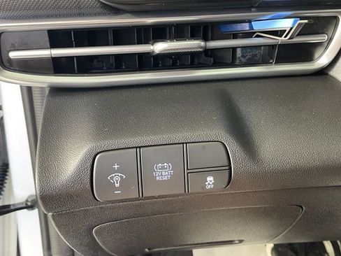 Used 2025 Hyundai Elantra Hybrid FWD image 14