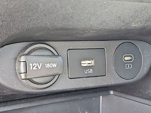 Used 2024 Hyundai Elantra SE FWD image 23