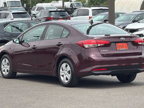 Used 2018 Kia Forte LX FWD image 7