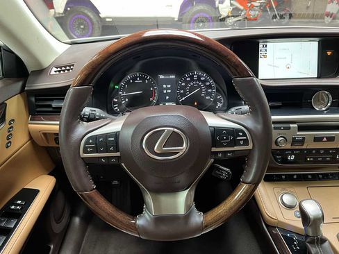 Used 2018 Lexus ES 350 w/ Luxury Package w/Wood Trim FWD image 12