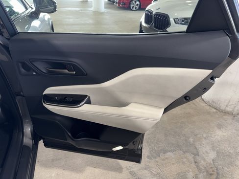 Used 2025 Toyota Crown Limited image 11