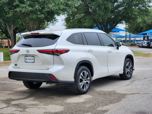 Used 2021 Toyota Highlander XLE FWD image 5