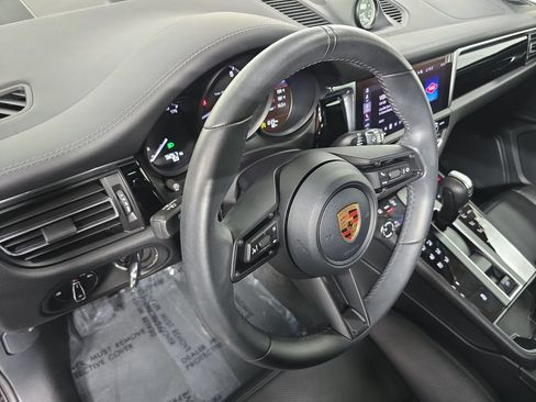 Certified 2026 Porsche Macan AWD/4WD image 4