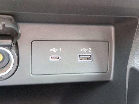 New 2025 Nissan Versa SR w/ Trunk Package FWD image 20