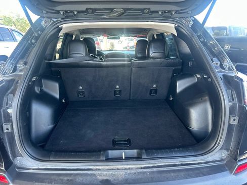 Used 2020 Jeep Cherokee Latitude Plus AWD/4WD image 13