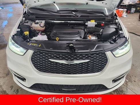 Used 2025 Chrysler Pacifica Pinnacle image 37