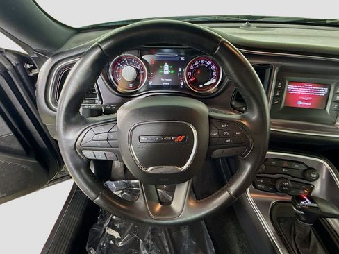 Used 2016 Dodge Challenger SXT image 13