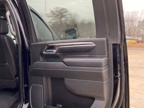 Used 2024 Chevrolet Silverado 2500 LTZ w/ LTZ Convenience Package image 16