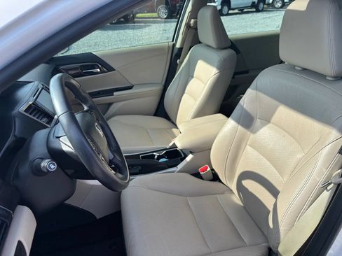 Used 2017 Honda Accord EX-L image 12