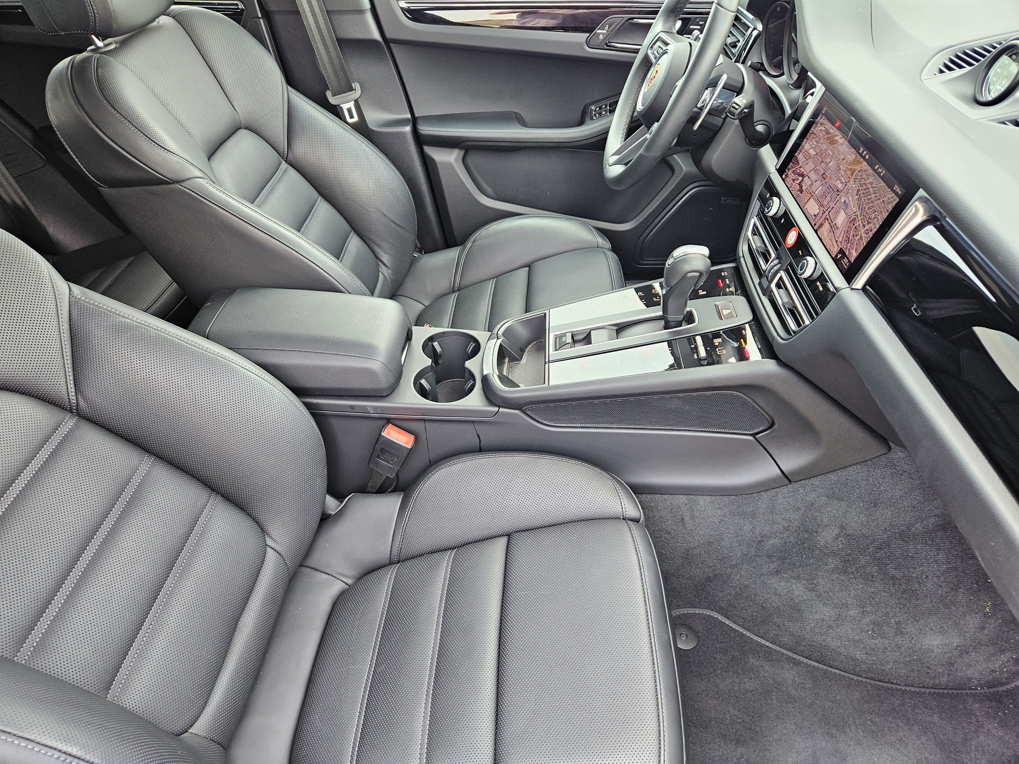 Certified 2026 Porsche Macan AWD/4WD image 15