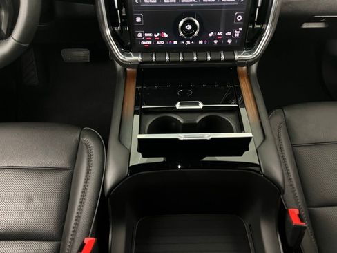 Used 2025 GMC Yukon Denali image 17