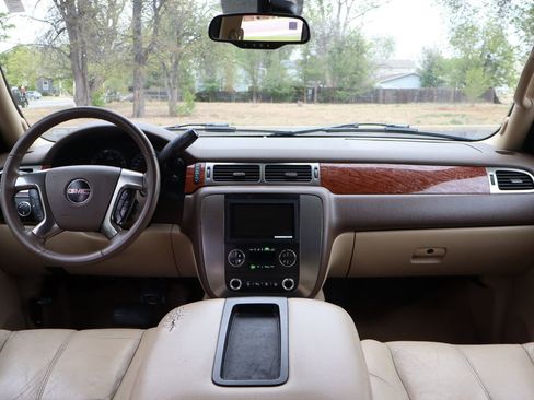 Used 2007 GMC Yukon SLT w/ SLT Preferred Equipment Group AWD/4WD image 16