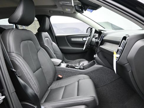 Used 2025 Volvo XC40 B5 Ultra w/ Climate Package AWD/4WD image 34